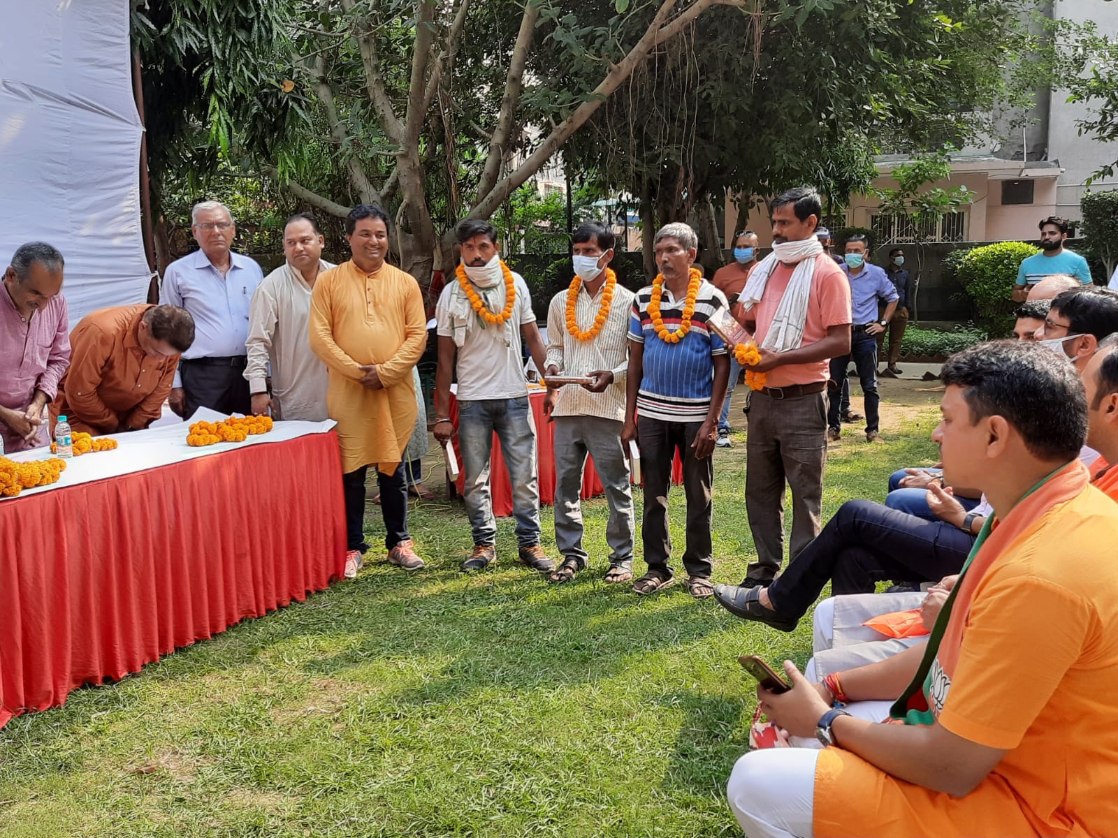 Launch of creative use of waste plastic bottles by Radio Sabrang and BJP's Swachh Bharat Cell of Indirapuram in Ghaziabad