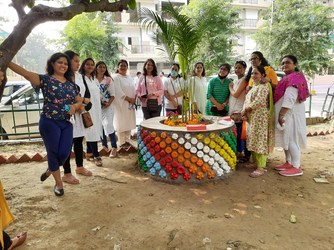 Launch of creative use of waste plastic bottles by Radio Sabrang and BJP's Swachh Bharat Cell of Indirapuram in Ghaziabad
