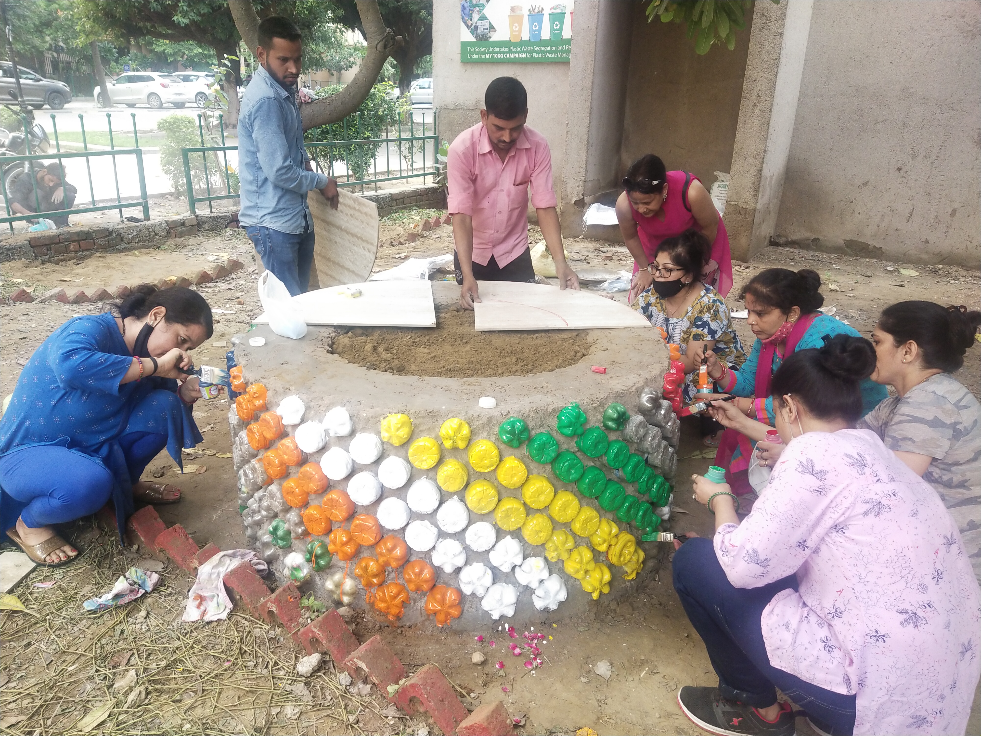 Creative use of waste plastic bottles by Radio Sabrang and BJP's Swachh Bharat Cell of Indirapuram in Ghaziabad